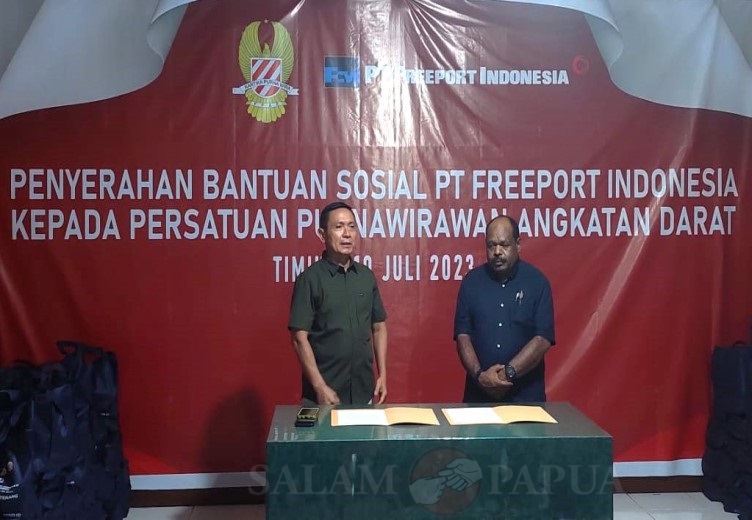 DUKUNG KEGIATAN BAKSOS DI MIMIKA OLEH PERSATUAN PURNAWIRAWAN TNI AD, FREEPORT BANTU 1.150 PAKET SEMBAKO