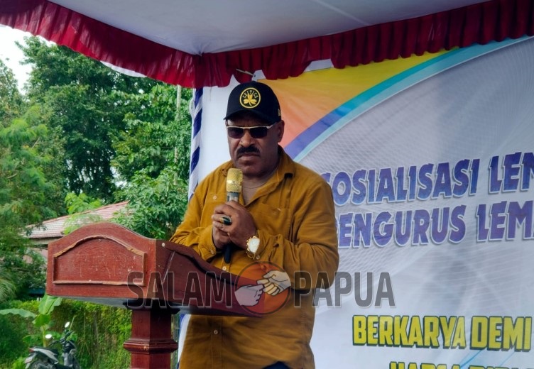 Ketua DPRD Mimika Anton Bukaleng saat menyampaikan sambutannya (Foto:salampapua.com/Acik)