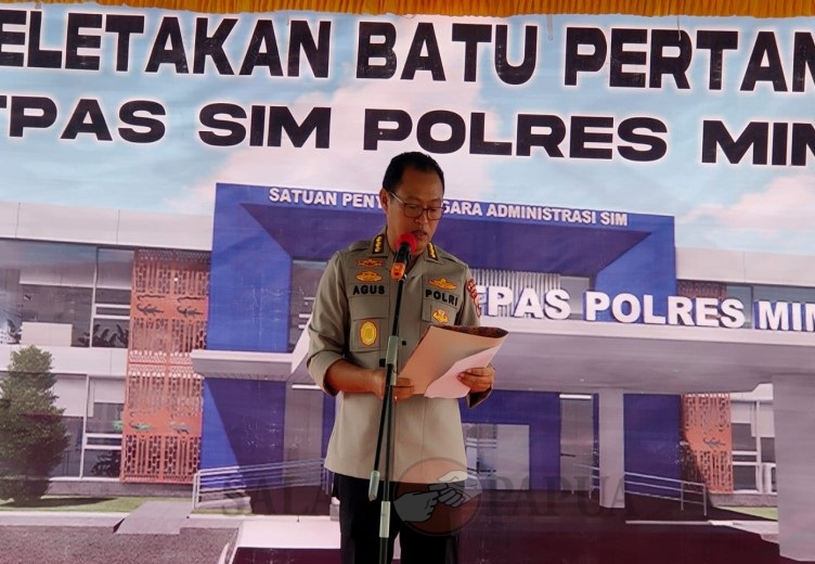 Karo Log Polda Papua Kombes Pol Agus Setyawan Heru Purnomo saat menyampaikan laporan pembangunan Satpas SIM dan RS Bhayangkara tingkat IV (Foto:salampapua.com/Acik)